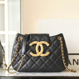 Chanel 2024 Cruise Big Rogo Messenger Bag (GAIERA - RamSkin) màu đen